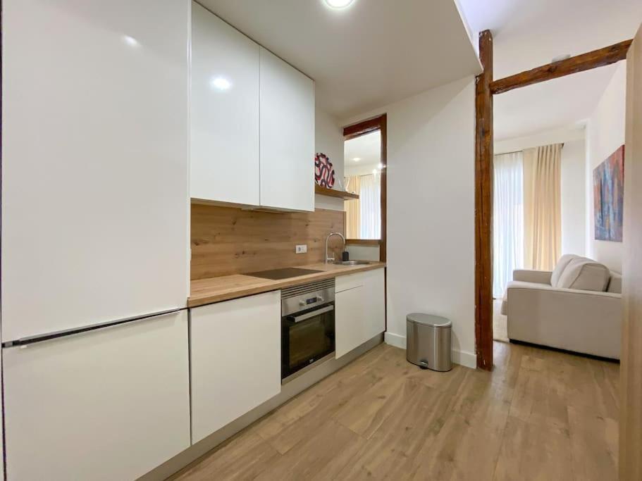 New Lavapies Spacious Flat, 2 Bedrooms And 2 Balconies Madrid Buitenkant foto