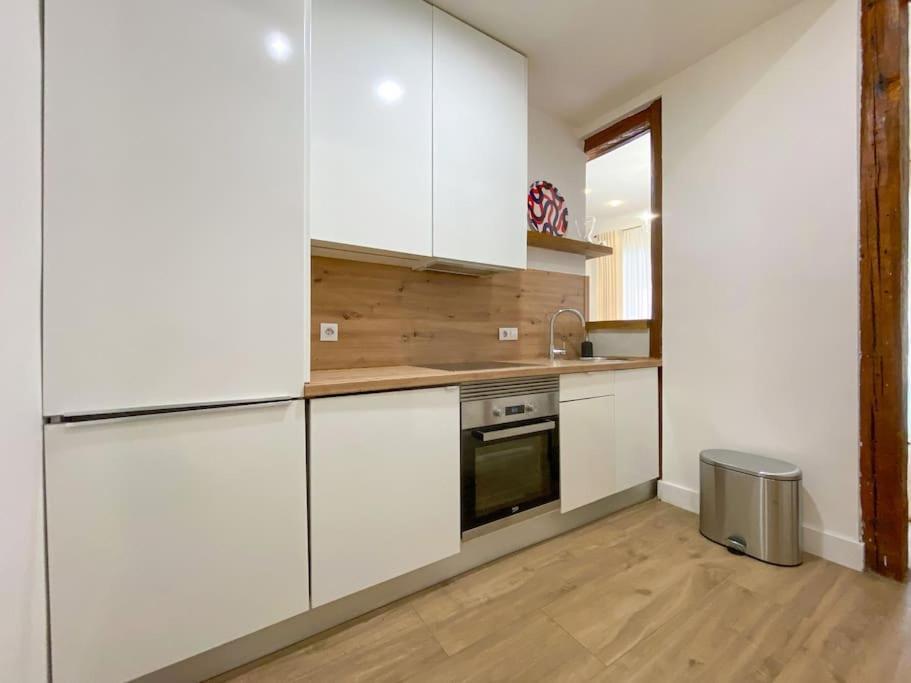 New Lavapies Spacious Flat, 2 Bedrooms And 2 Balconies Madrid Buitenkant foto