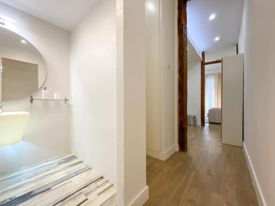New Lavapies Spacious Flat, 2 Bedrooms And 2 Balconies Madrid Buitenkant foto