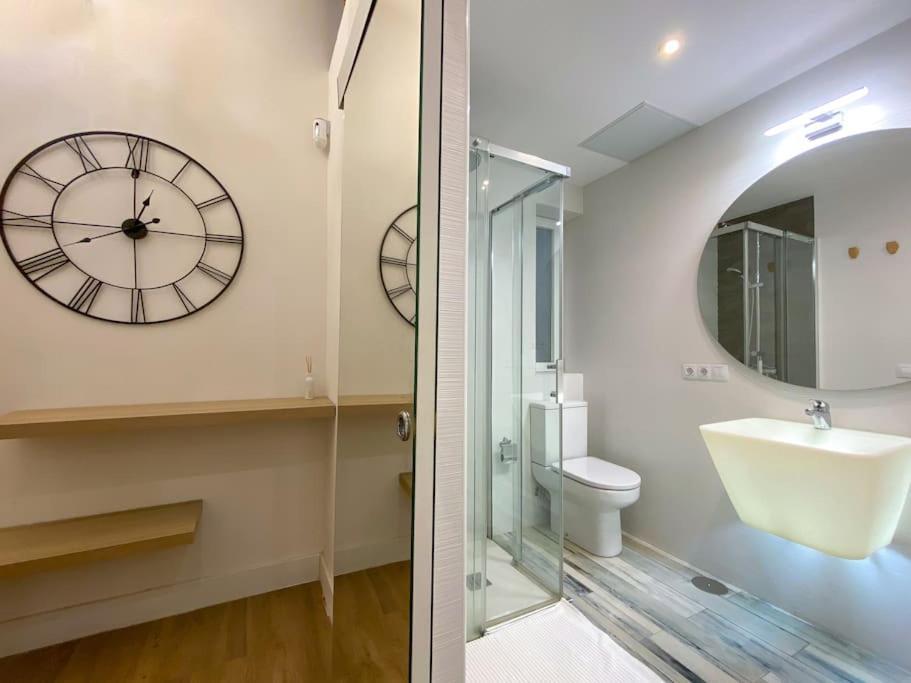 New Lavapies Spacious Flat, 2 Bedrooms And 2 Balconies Madrid Buitenkant foto